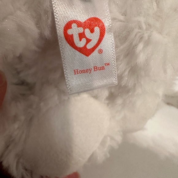 TY HONEY BUN DOG W/ HEART 6” BEANIE BOOS-GREAT FOR VALENTINES DAY - Picture 3 of 4